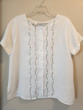 JH Collectibles White Linen Short-Sleeve Button Front Blouse with Floral Front
